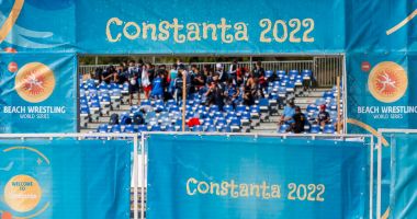 Frige nisipul! Constanţa, gazda Campionatului Mondial de lupte pe plajă - 5