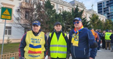 Rezerviștii constănțeni, solidari față de polițiști. Protestează în fața IPJ - 2