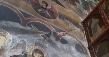 Autorităţile se mişcă precum melcul! Teatrul de Copii şi Biserica Greacă din Constanţa, la un pas de prăbuşire! - 5