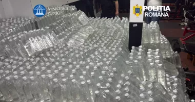 Stire din Eveniment : Percheziții și captură impresionantă. Opt tone de alcool au fost confiscate de anchetatori