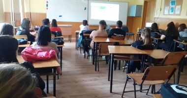 Stire din Cultură-Educație : Cursuri de educație juridică și administrativă în școli, predate de universitari constănțeni