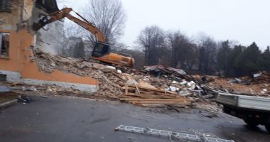 Galerie foto. A  început demolarea clădirilor abandonate, din incinta fostului Spital Municipal Constanța - 4