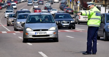500 de forțe de ordine acționează la malul mării, de Rusalii