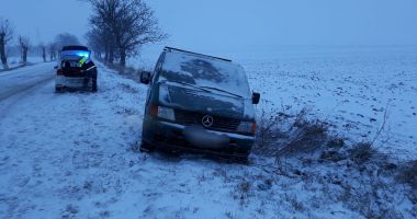 Galerie foto. Accident în județul Constanța. A intrat cu mașina în șanț! - 3