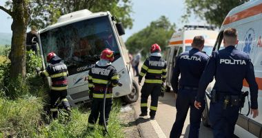 Plan roșu de intervenție după ce un autocar cu 12 persoane s-a răsturnat - 2
