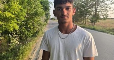 Stire din Eveniment : Nu înoată prea bine, dar tot a sărit să salveze un om! Cum au reacționat părinții eroului din Costinești