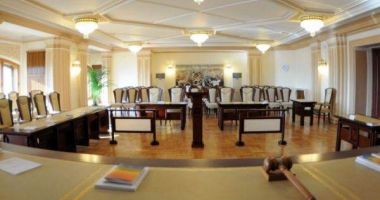 Stire din Actualitate : CCR a respins sesizarea AUR. Legea austerității va intra în vigoare la 1 august