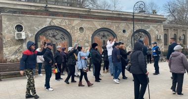 Stire din Politică-Administrație : Premierul României a fost huiduit de constănțeni, la ieșirea din Cazino