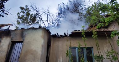 GALERIE FOTO / Casă DISTRUSĂ DE INCENDIU în județul Constanța - 3