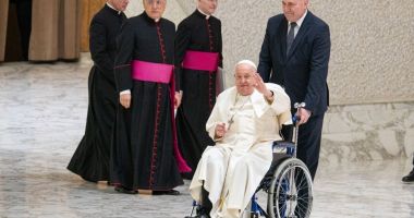 Stire din Eveniment : Papa Francisc rămâne în spital și săptămâna viitoare. Suveranul Pontif se simte mai bine