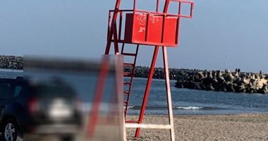 Galerie foto! Amendă usturătoare, pentru un șofer prins cu mașina pe plaja Trei Papuci - 2