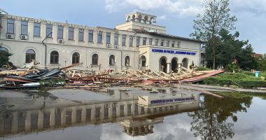 Stire din Actualitate : Clădirea Academiei de Poliţie avariată după furtuna de Cod roșu