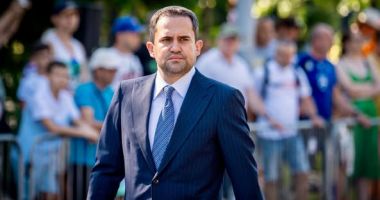 Stire din Actualitate : Ministrul Transporturilor anunță că directorii CFR își reduc indemnizațiile cu 10%