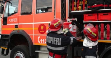 Un car alegoric a luat foc, în Mamaia