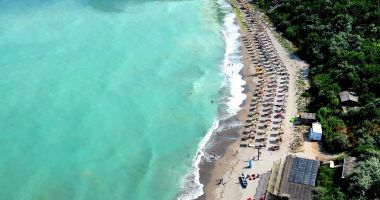 Stire din Social : Plaja din Tuzla reclamată direct la Prefectura Constanța. Au urmat verificările