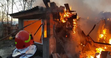 GALERIE FOTO. Incendiu violent în județul Constanța. Au ars patru case - 4