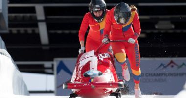 Stire din Sport : Andreea Grecu, trei ore pe pârtie, la -20 grade Celsius! Urmează „staţia” St. Moritz