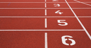 Stire din Sport : ATLETISM / A participat la semimaraton și a doborât recordul mondial