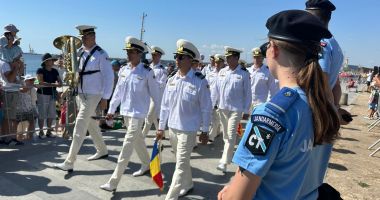 Stire din Social : Jandarmii constănțeni, prezenți la parada de Ziua Marinei Române, de la Mangalia