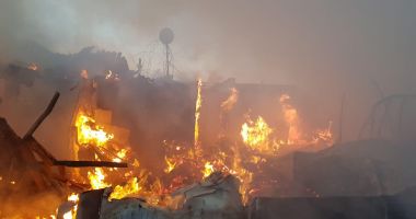 GALERIE FOTO. Incendiu violent în județul Constanța. Au ars patru case - 6