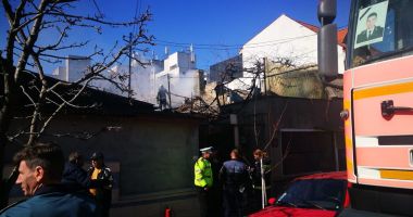 Galerie foto. Casă din Constanța, cuprinsă de foc! Sunt două victime, dintre care una cu arsuri grave - 2