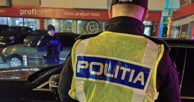 Stire din Eveniment : Polițiștii au ieșit în trafic. Șoferii sunt sfătuiți să se pregătească pentru temperaturile scăzute