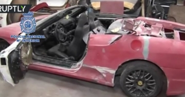 Galerie foto. Trei bărbați arestați, după ce au fost prinși că fabricau Ferrari și Lamborghini FALSE - 4