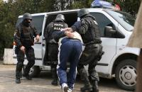 Stire din Eveniment : Liderul unei rețele de trafic de stupefiante exploata sexual tinere pe care le droga