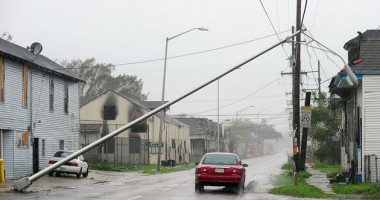 Stire din Actualitate : Intemperii în Franța: Aproximativ 120.000 de locuințe au rămas fără electricitate