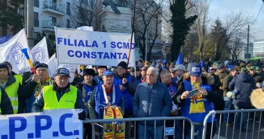 Stire din Eveniment : Rezerviștii militari își strigă din nou oful, la București: „Suntem într-o stare de umilință greu de suportat”