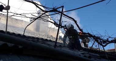 Galerie foto. Casă din Constanța, cuprinsă de foc! Sunt două victime, dintre care una cu arsuri grave - 4