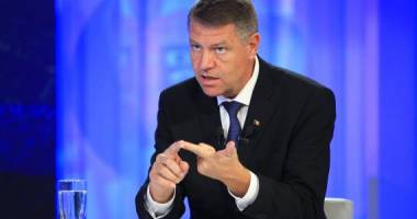 Stire din Politică-Administrație : Iohannis, cu soția sa la vot, a cărei zi de naștere este azi: "Am votat pentru o Românie normală"