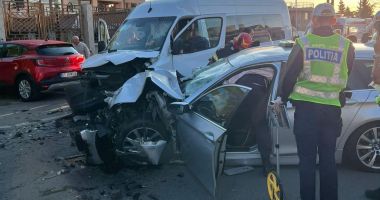 Stire din Eveniment : UPDATE ISU „Dobrogea” a activat planul roșu de intervenție! 11 persoane au fost implicate într-un accident rutier