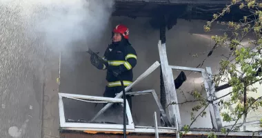 Flăcări la o anexă gospodărească din Tulcea. Pompierii au intervenit cu mai multe autospeciale - 3