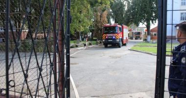 Stire din Eveniment : Incendiu la Penitenciarul Găești: 200 de persoane au fost evacuate