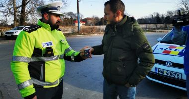 GALERIE FOTO / Acțiune desfășurată de polițiști, în Constanța. Recomandări preventive, cafea și ceai oferite șoferilor - 2