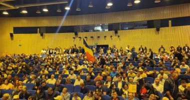 Stire din Politică-Administrație : La Congresul "AUR pentru România", de la Constanța, prezentați candidații la alegerile parlamentare