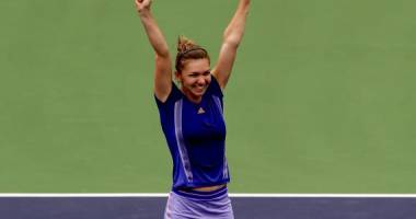 Stire din Sport : Galerie foto. Simona Halep campioană! A câștigat turneul de la Indian Wells:  "Este cel mai important titlu al carierei mele și nu-l voi uita niciodată!"