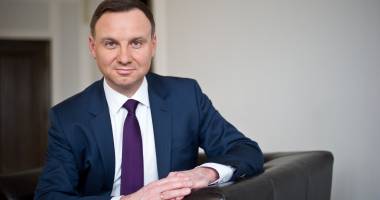 Stire din Actualitate : Cine este Andrzej Duda, surpriza alegerilor prezidențiale din Polonia