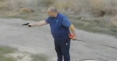 Stire din Eveniment : Precizările IPJ Constanța în cazul bărbatului care a tras cu arma în câinele vecinilor