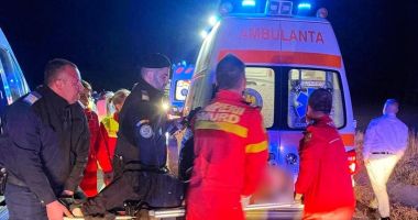 Stire din Eveniment : Jandarmii au intervenit într-un grav accident rutier, pe DN22. Șase adulți și trei copii au ajuns la spital