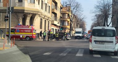 UPDATE. Accident rutier într-o intersecție din municipiul Constanța! Două mașini sunt implicate