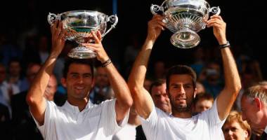Stire din Sport : Tenis / Tecău și Rojer AU CÂȘTIGAT FINALA de dublu la Wimbledon