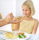 Alimentația sănătoasă îl ajută pe copil să crească sănătos și frumos