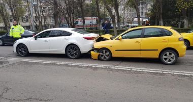 Accident la Constanța, între două mașini, conduse de două șoferițe - 1