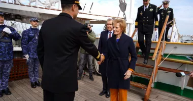 Vizită regală la Constanța. Majestatea Sa Margareta și Principele Radu, la bordul velierului „Mircea” - 2