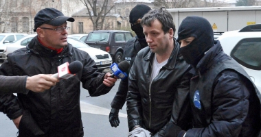Hackerul Guccifer, adus din SUA în România și încarcerat la Rahova