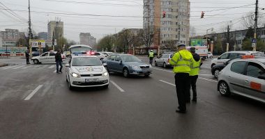 Stire din Eveniment : Accident rutier la Constanța! Pieton lovit de mașină, după ce a traversat pe roșu