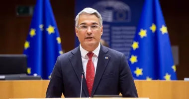 Stire din Actualitate : Dragoș Pîslaru avertizează: amânarea CCR pe pensiile magistraților costă România 231 de milioane de euro din PNRR