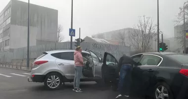 Stire din Eveniment : Accident rutier pe Bulevardul Ferdinand din Constanța. Două autoturisme s-au ciocnit în intersecție